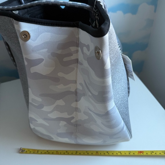 NWT VELERO Neoprene Tote Bag Washable - Picture 10 of 11